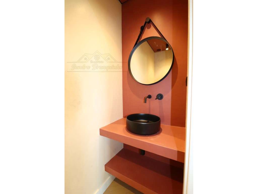 Apartamento RENOVADO(novo) com vista mar-23