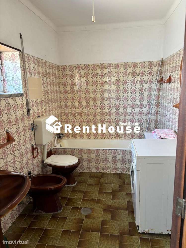 Moradia muito bem localizada-6