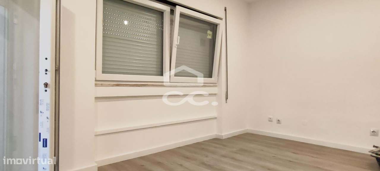 Apartamento T2 totalmente remodelado no Lavradio - Barreiro-11