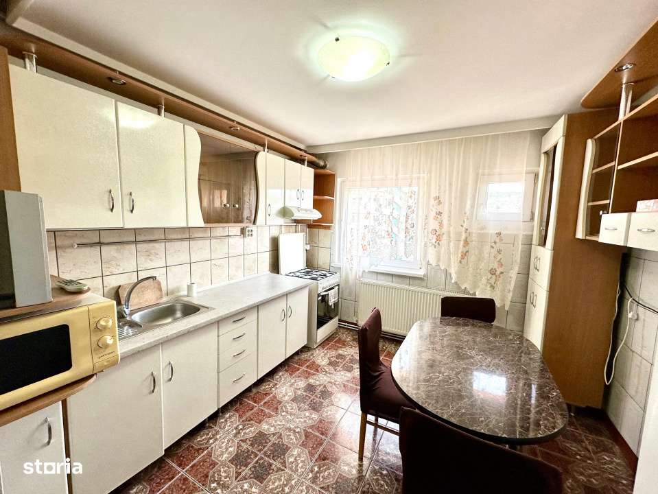Apartament de 3 camere ,decomandat, balcon , loc de paracre . - Imagine principală: 5/10