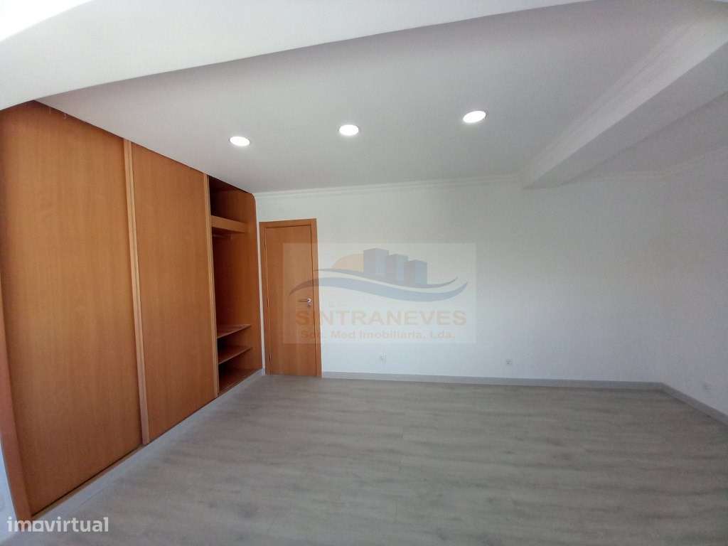 Moradia T3+T3 totalmente remodelada, com terraço, 4 casas de banho,...-21