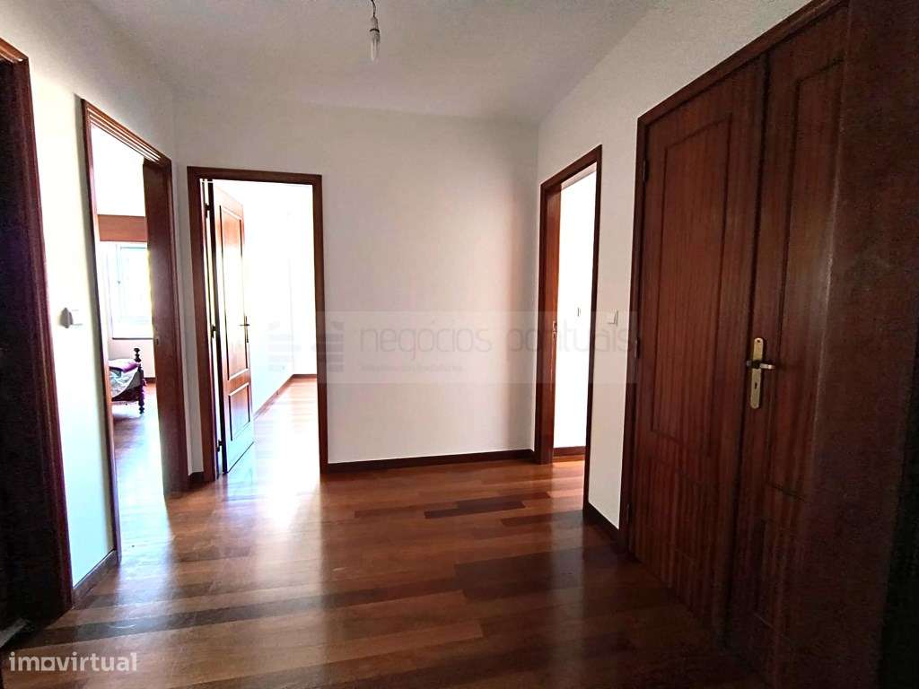Apartamento T3 - próximo ao Braga Parque, com lugar de garagem-13