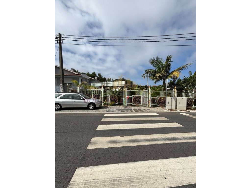 Terreno com 1120m2 em Arcozelo-1