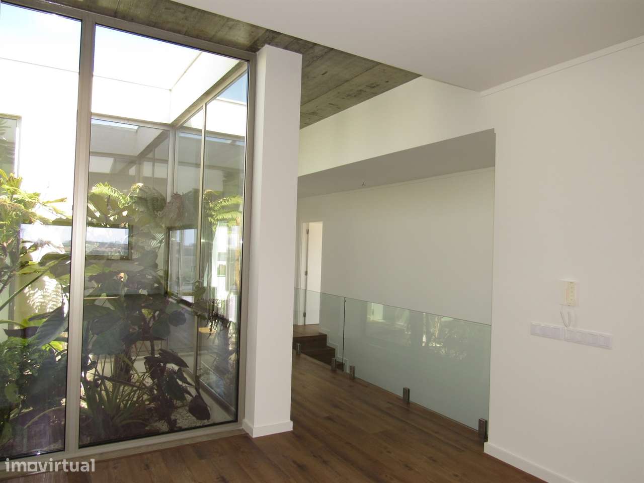 Moradia contemporânea 4 quartos a estrear-10