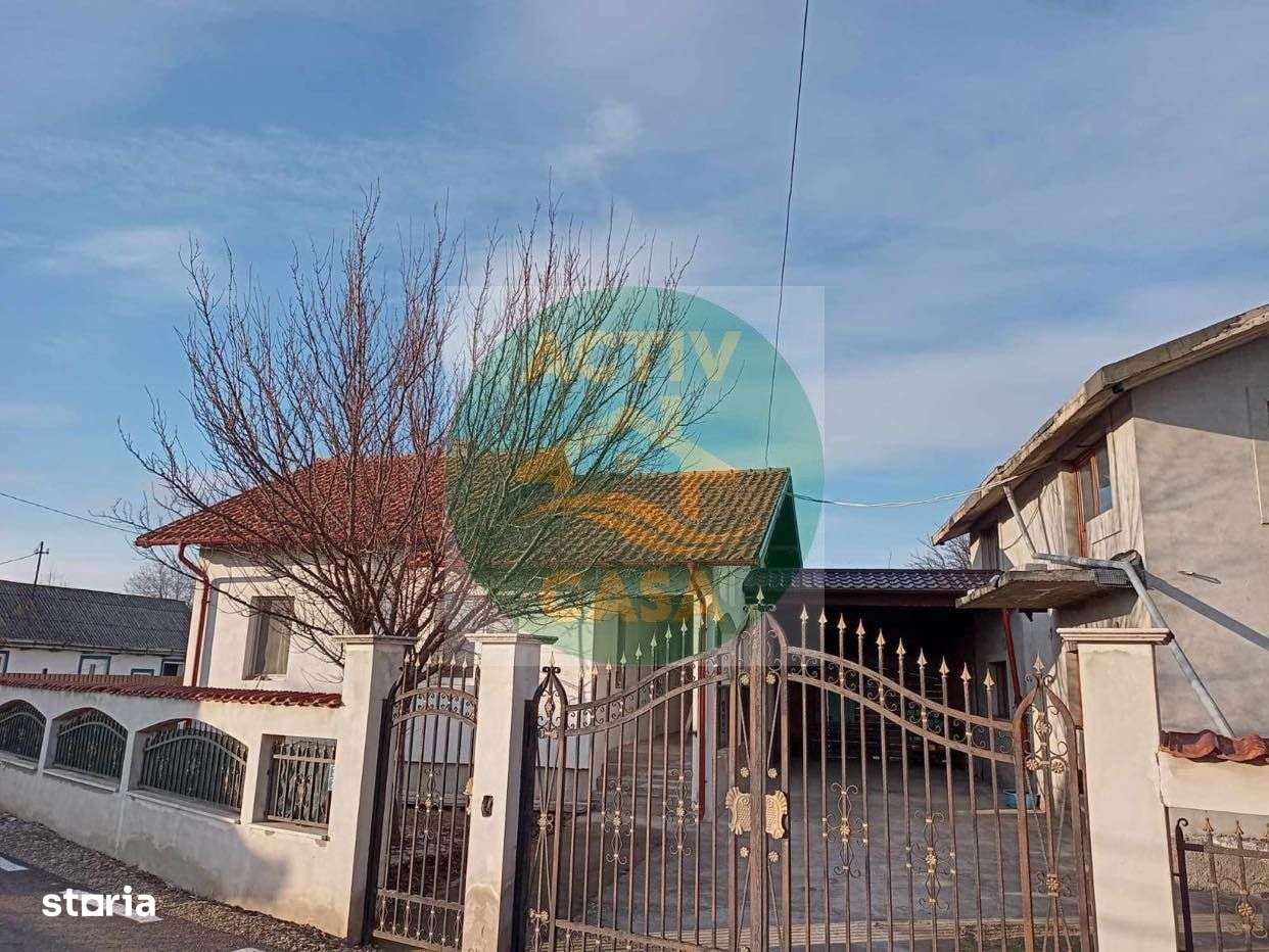 Casa de vanzare - Imagine principală: 2/3