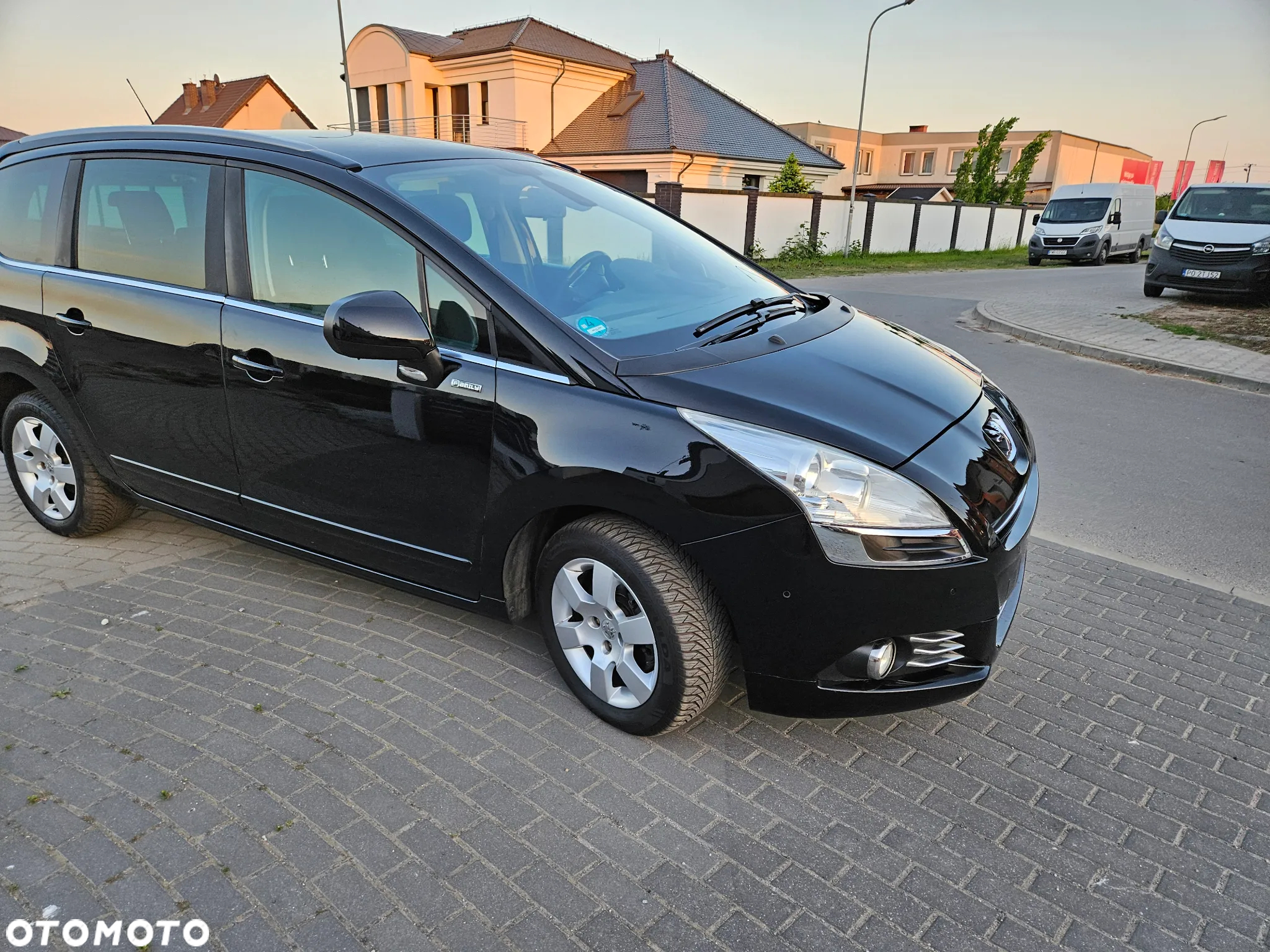 Peugeot 5008 1.6 THP Family 7os - 13