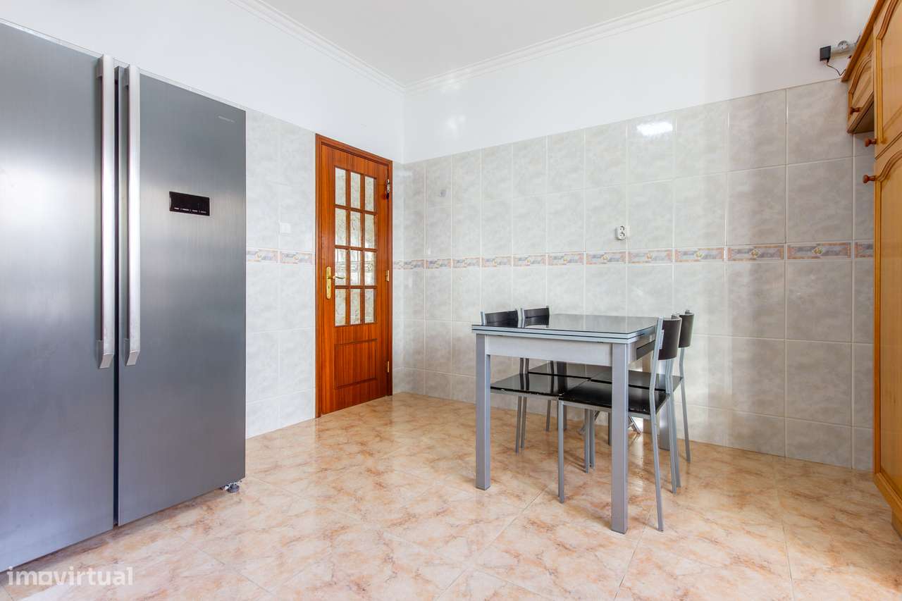Quinta do Conde – Moradia Geminada de 4 assoalhadas c/ garagem-6