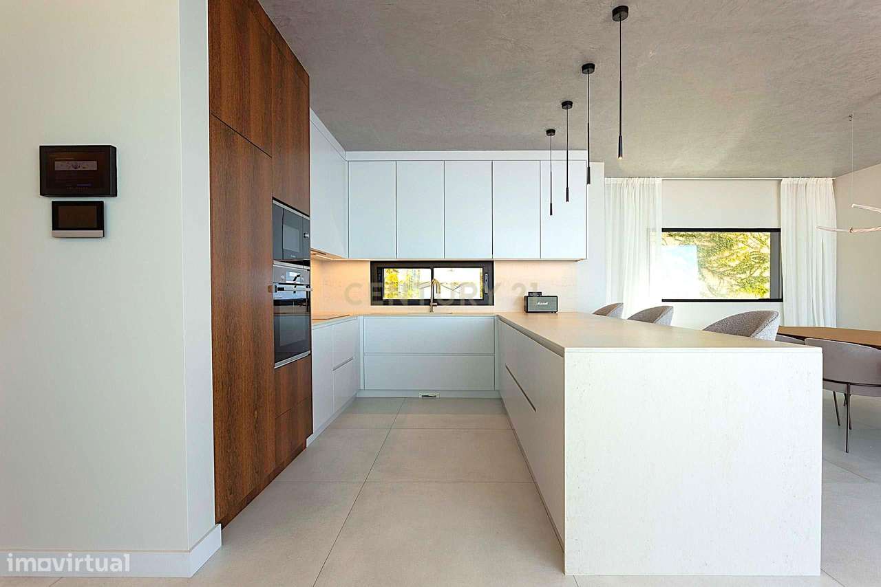 Moradia Moderna de Luxo com Vista Deslumbrante sobre o Atlântico – Sít-11
