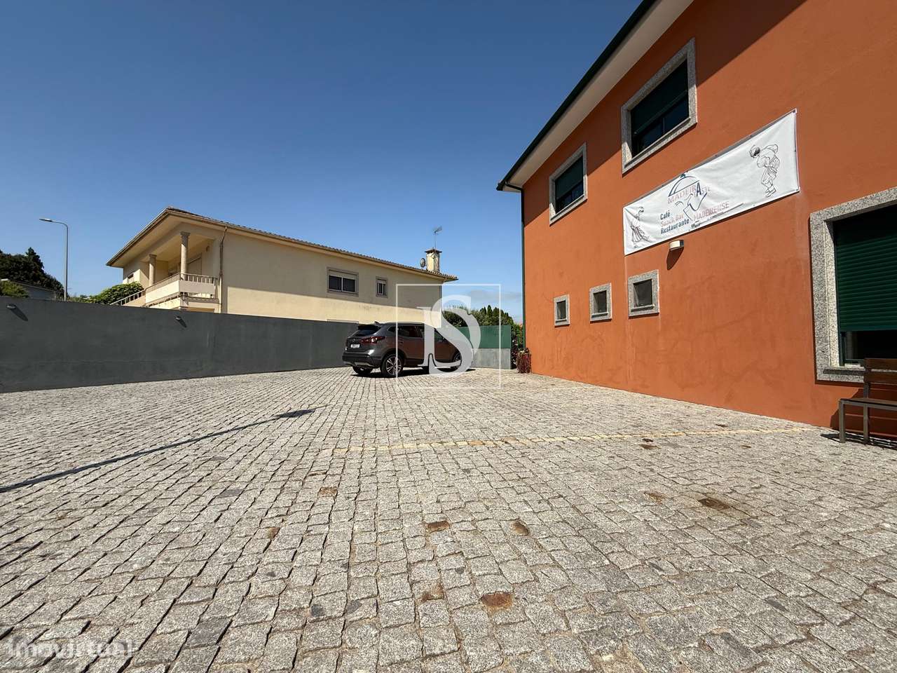 Moradia T3 + Espaço Comercial-11