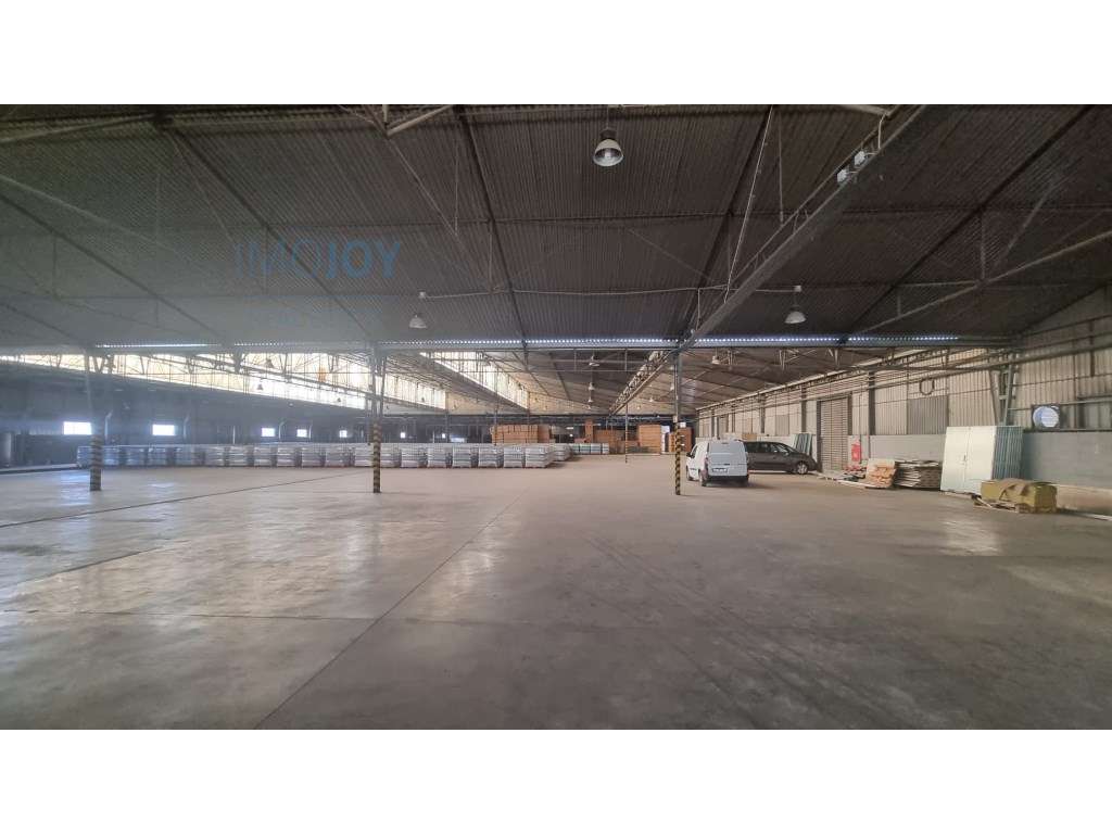 Espaçoso Armazém para Arrendamento em Setúbal - Grande imagem: 3/17