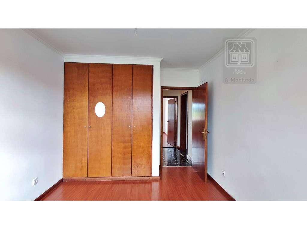 VENDA de CASA - MORADIA com garagem, jardim e quintal - Pico da Ped...-30