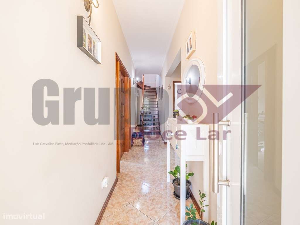 Moradia Isolada T5 com Garagem e anexo em Quinta do Conde-13