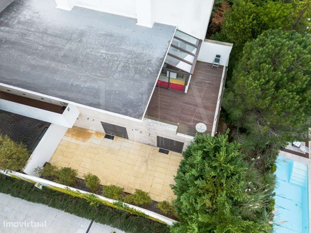 MORADIA T4 COM PISCINA E VISTA PARA O GOLF NO ESTORIL-26