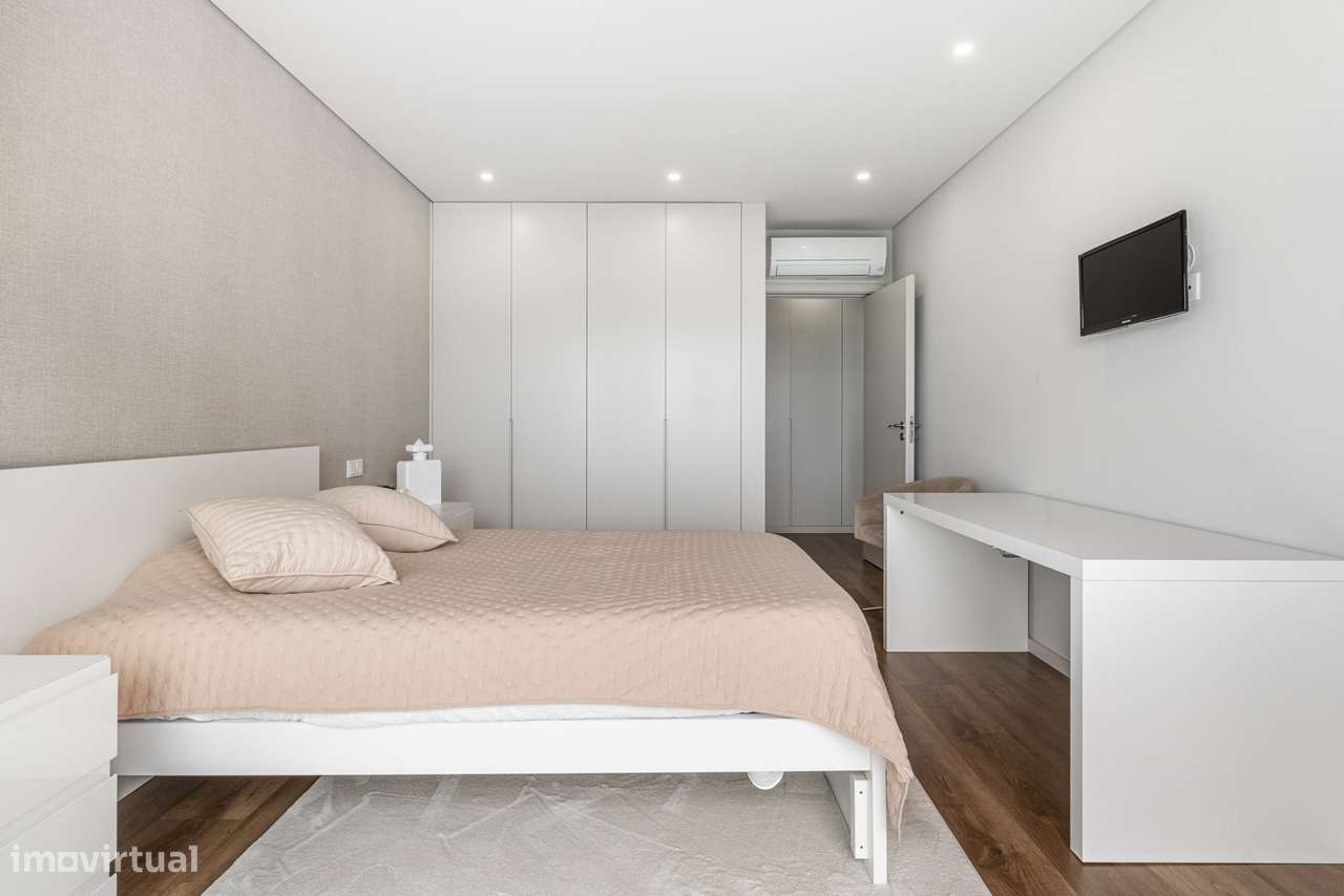 Moradia de Arquitetura Contemporânea com Piscina | Fafe-19