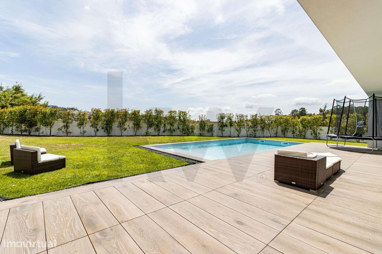 Moradia Térrea de Luxo com Piscina, Onde o Sonho se Torna Realidade-42