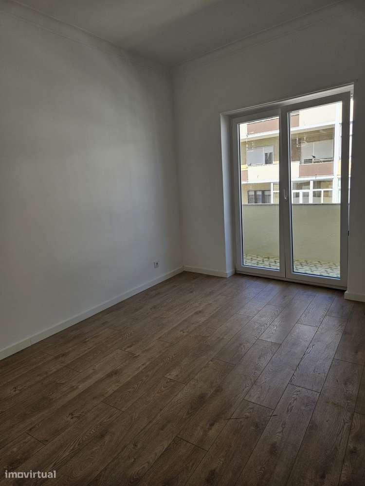 Apartamento T2 à venda na Rua Bernardo Francisco da Costa, 3 Almada-3