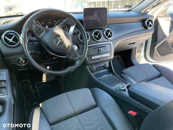 Mercedes-Benz GLA 200 7G-DCT Style - 3