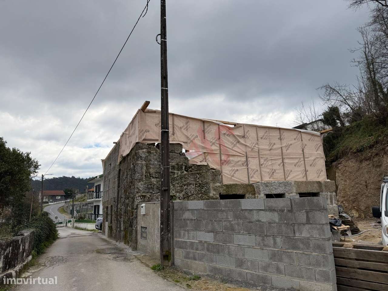 Moradia em Pedra para Restauro com Potencial de Construção – Arões (Sa - Grande imagem: 5/6