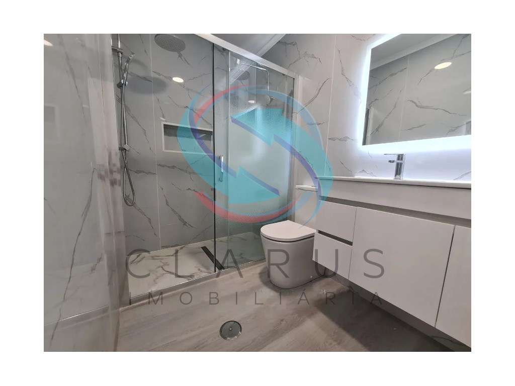 Apartamento T4 totalmente remodelado-11