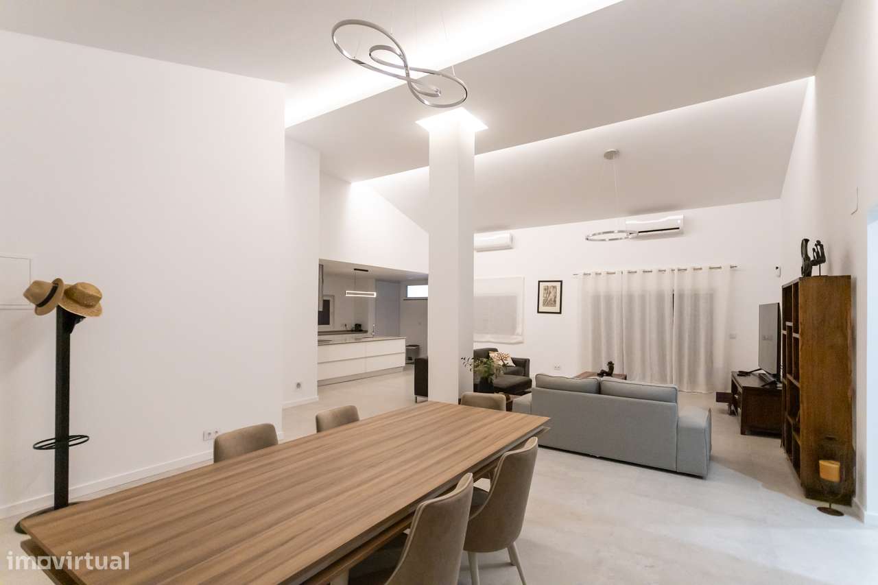 Fantástica moradia isolada T4 em Fernão Ferro-6