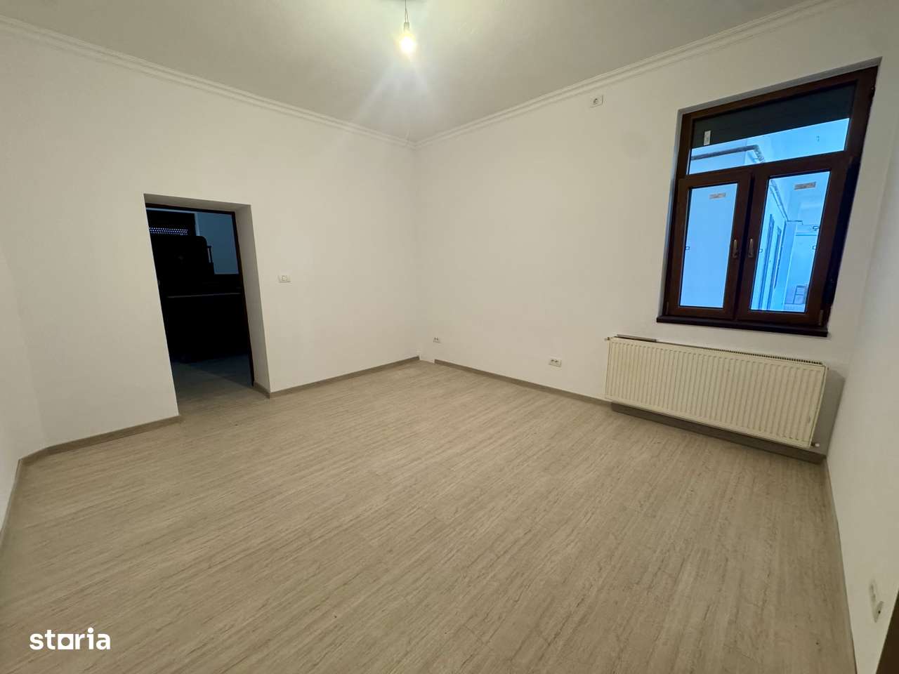 Vand apartament 2 camere, renovat, central-Turnul de Apa-0