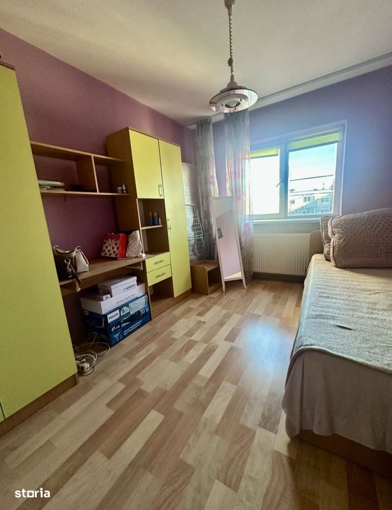 3 camere decomandate, 1 Mai- Pelendava, centrală termică,  2 băi - Imagine principală: 4/8