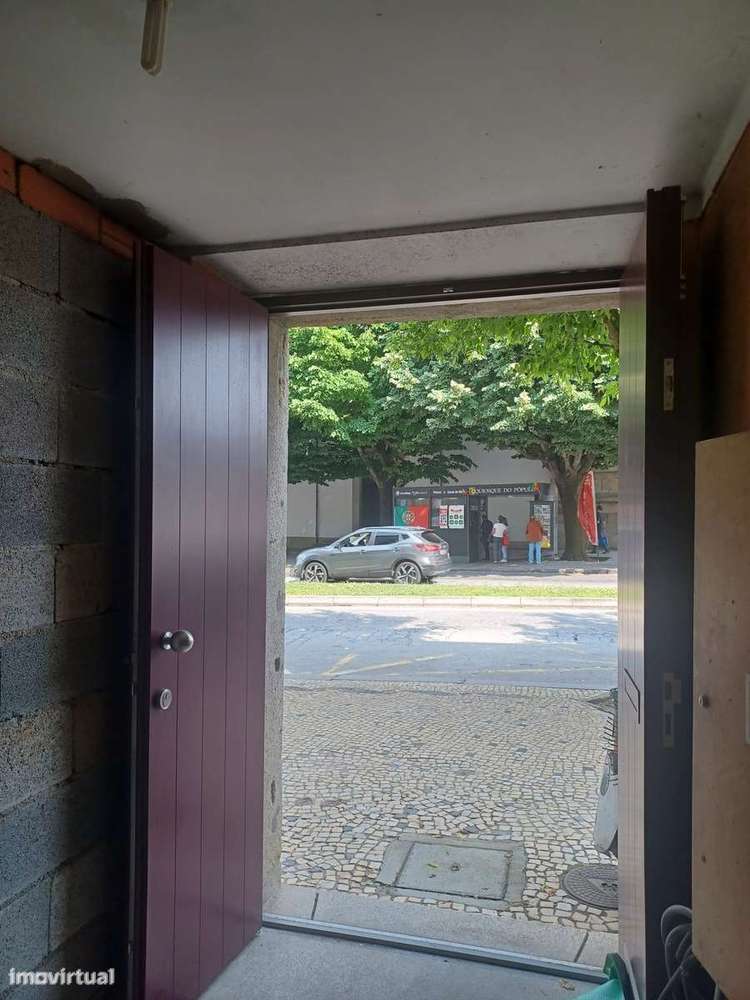 Loja para arrendar em pleno centro da cidade - Zona do Pópulo - 150 m2 - Grande imagem: 3/13