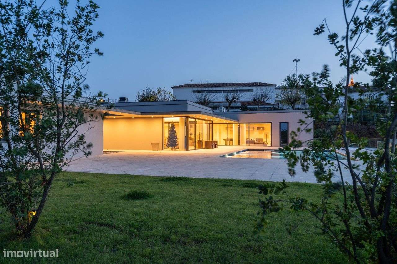 Moradia Térrea V4+1 com piscina e vistas panorâmicas - Grande imagem: 4/57