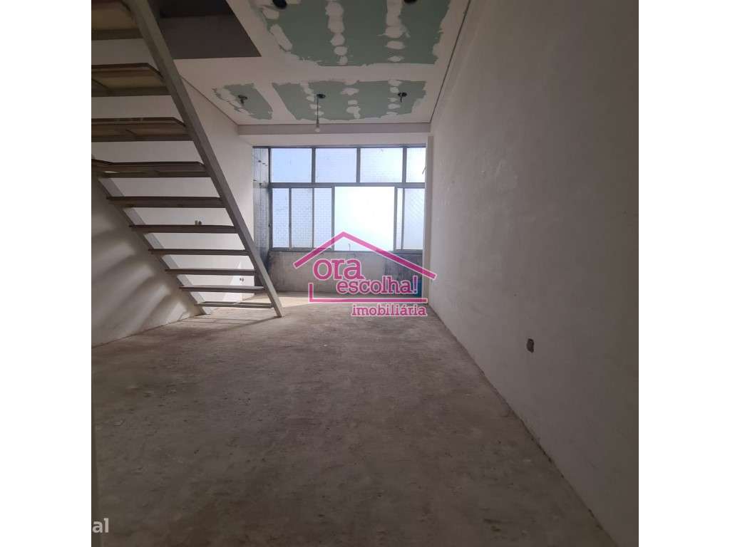 Apartamento T3, transformado em T4 Duplex com 90 m2 na Murtinheira,...-8