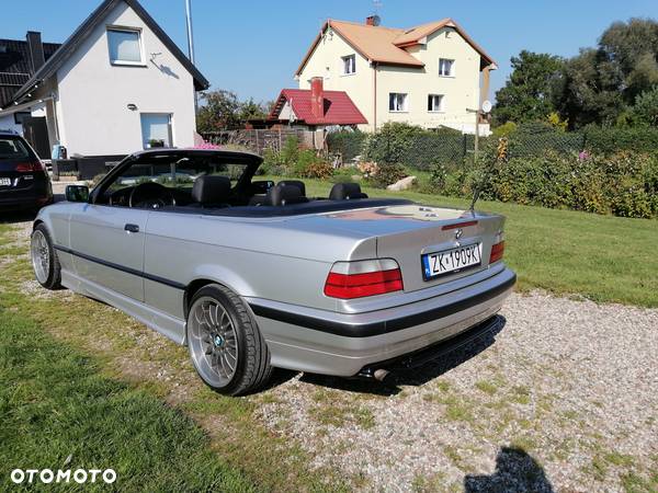 BMW Seria 3 318i Cabriolet - 4