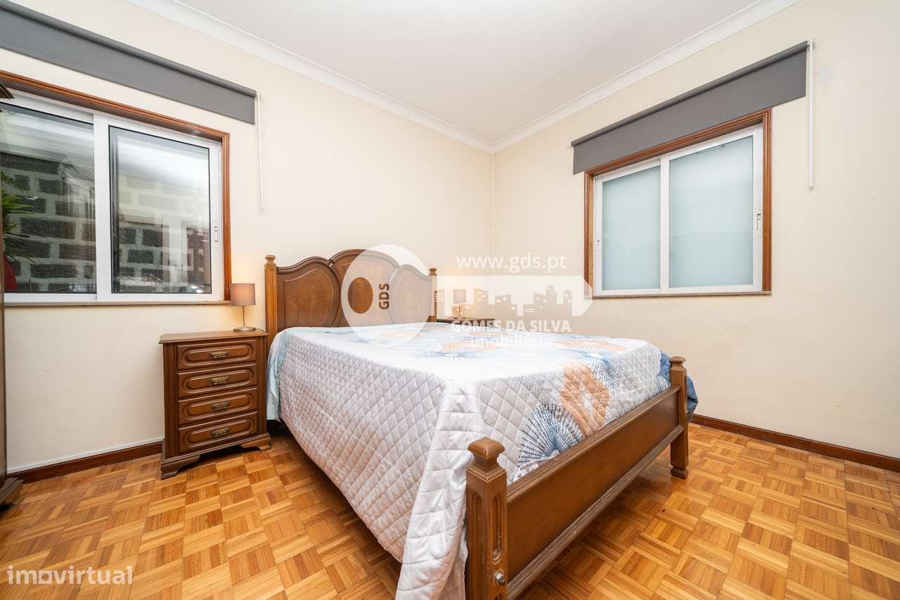 Moradia T3 com estabelecimento comercial em Dume, Braga-4