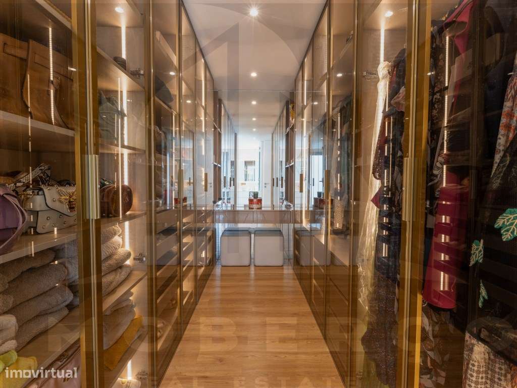 Moradia T3 de Luxo em Creixomil - Como Nova-13