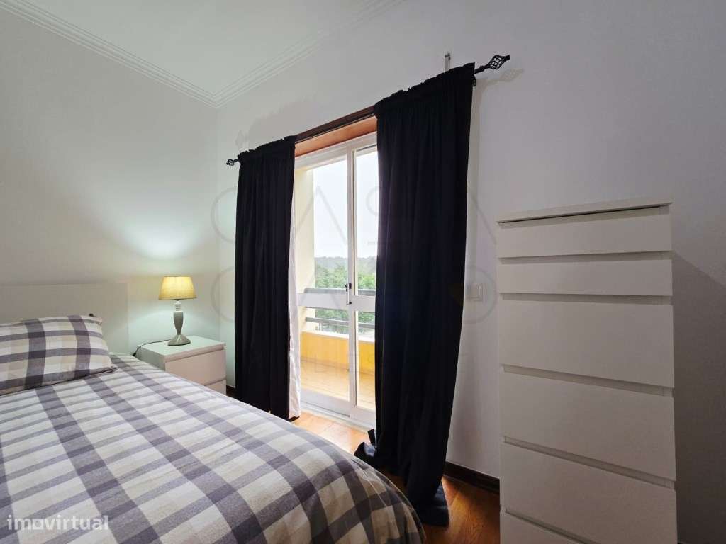 Quarto para arrendar com serventia da Casa - Grande imagem: 2/19