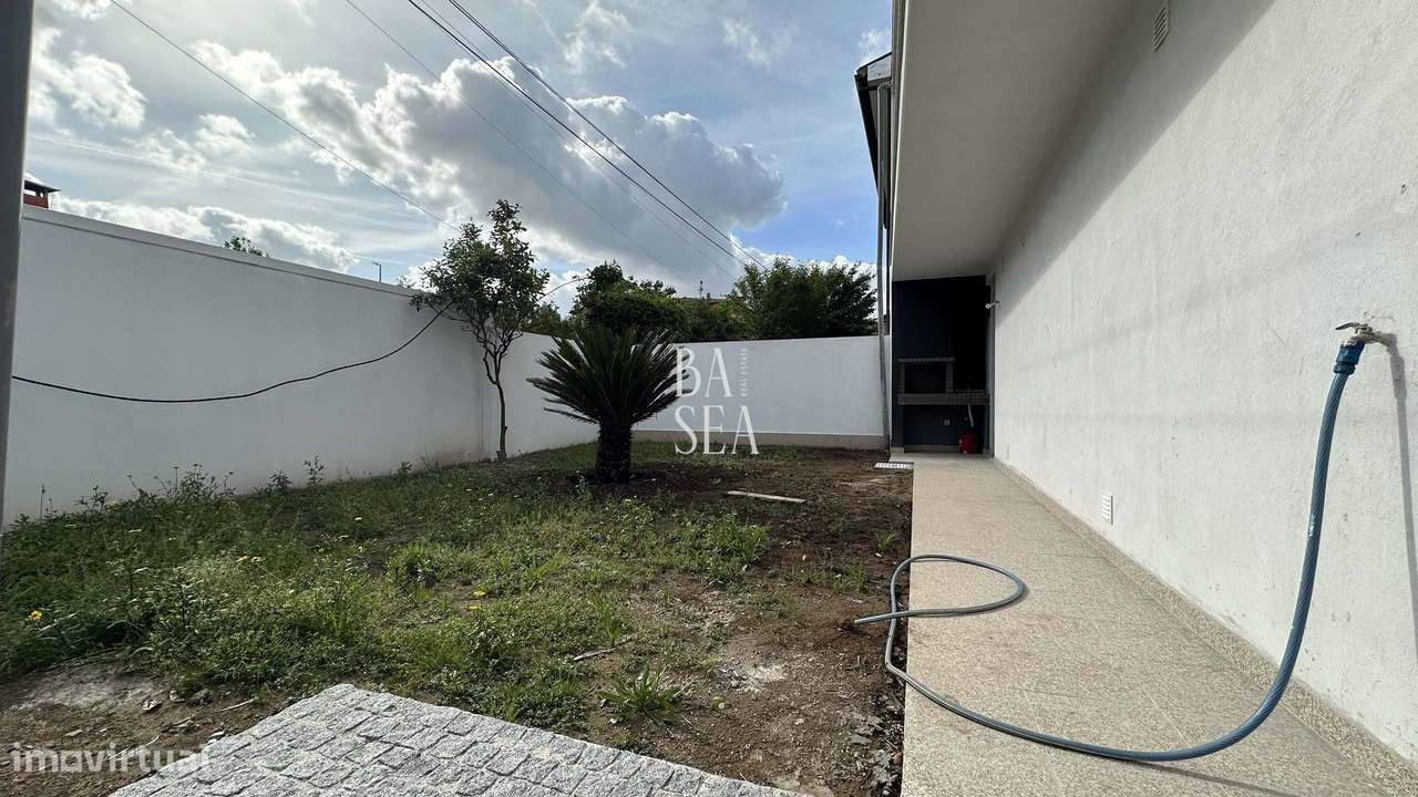 Moradia T4 Nova de Dois Andares em Palmeira Braga-32