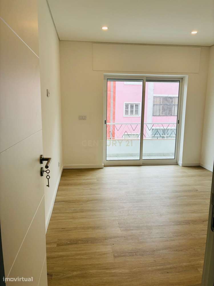 Apartamento T4 em Barreiro com Excelente Localização - Grande imagem: 2/30