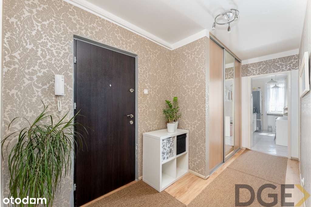 3-pokojowe z osobną kuchnią, balkonem i widokiem-8