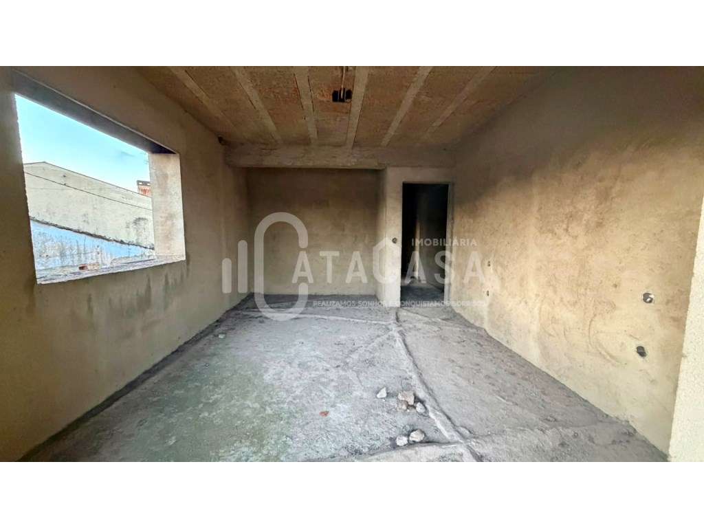 Moradia T4 na Borralha em fase de acabamentos-16