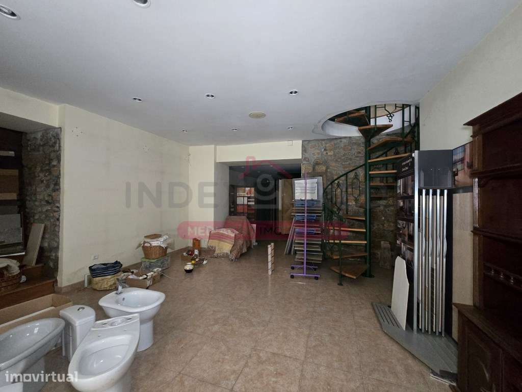 Prédio com varias frações Autónomas - Venda Judicial - Guarda - Grande imagem: 5/55