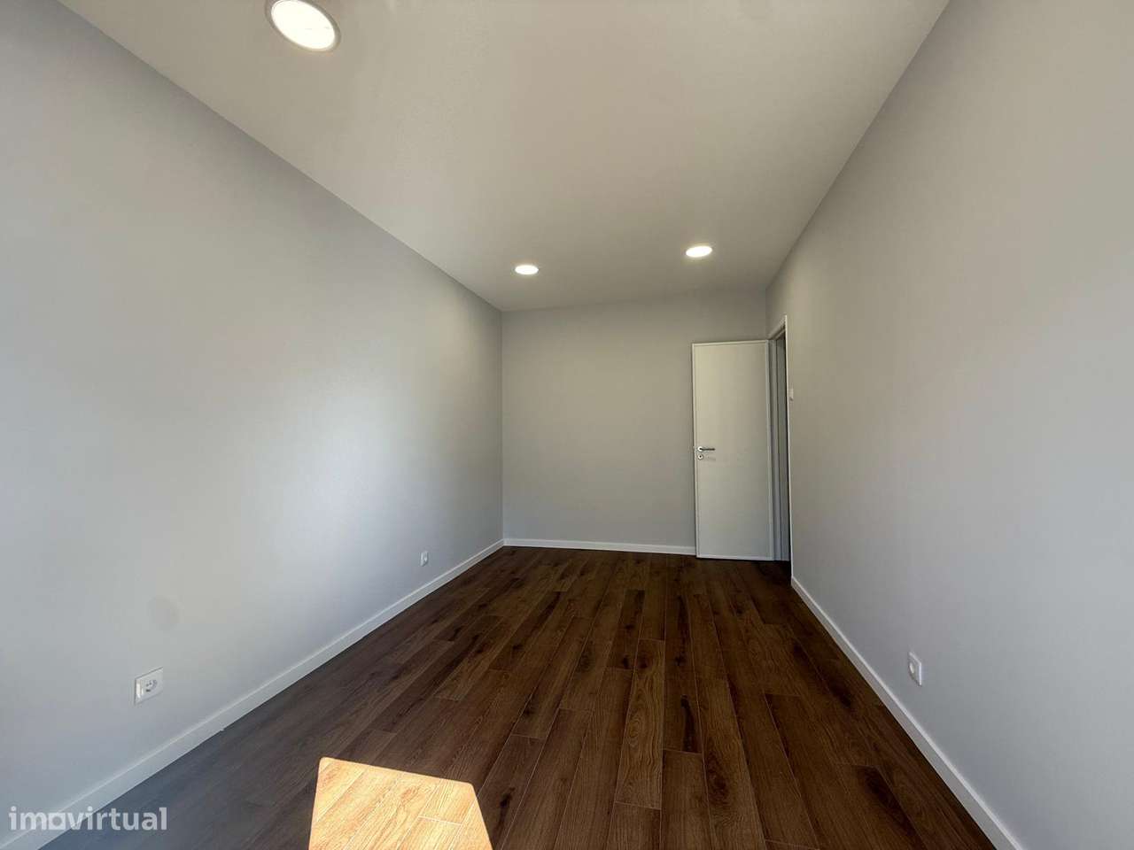 Apartamento T4 transformado em T3 Remodelado no Laranjeiro, Almada-11