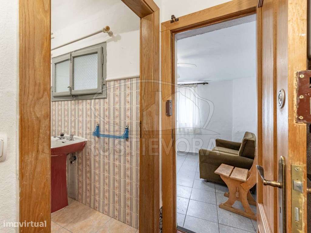 Moradia Unifamiliar T4 no Centro Histórico da Cidade - Potencial de...-9