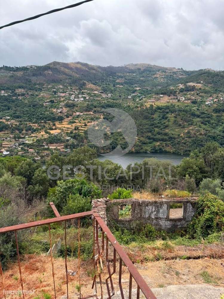 Moradia para recuperar com vista Douro em Ancede, Baião-15