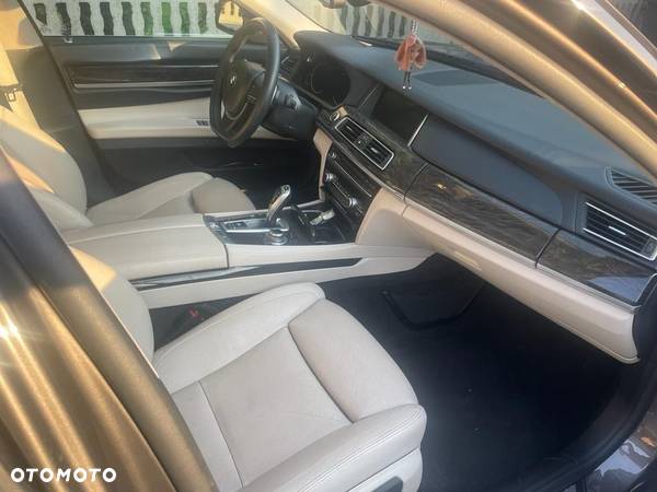 BMW Seria 7 740Li Edition Exclusive - 4