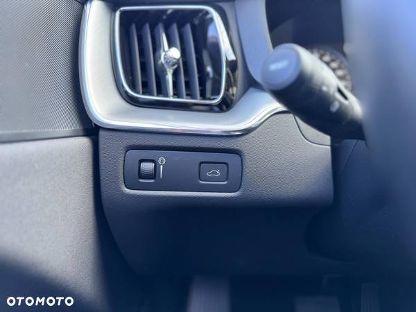 Volvo XC 60 B4 B Geartronic Momentum Pro - 28