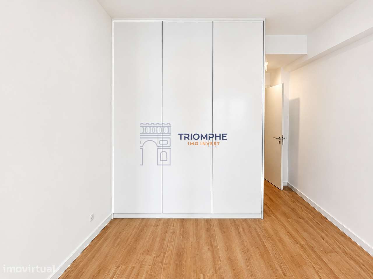 Apartamento T3 totalmente remodelado com duas varandas-10