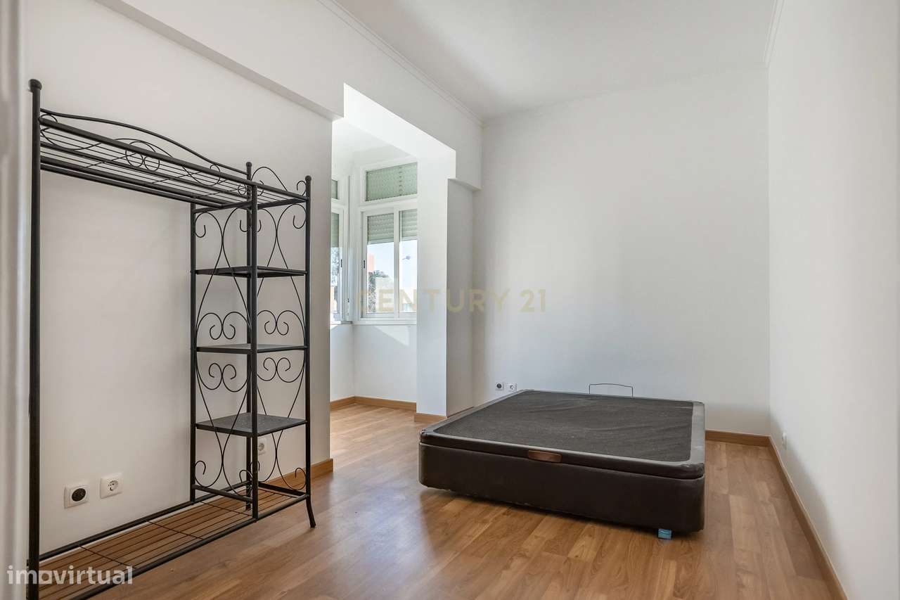 APARTAMENTO | 2 Quartos | 1 Casa de Banho | Renovado | Arrecadação | �-43