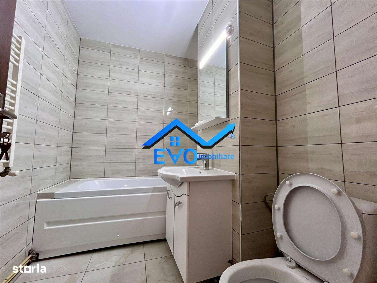 Apartament 3 camere, liber, 80 mp, DE VANZARE, etajul 2 din 4, 1997, L - Imagine principală: 3/13