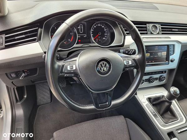 Volkswagen Passat Variant 2.0 TDI (BlueMotion Technology) Comfortline - 29