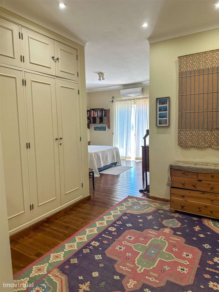 Moradia T5 com piscina e jardim a poucos metros da Praia do Alemão – A-49