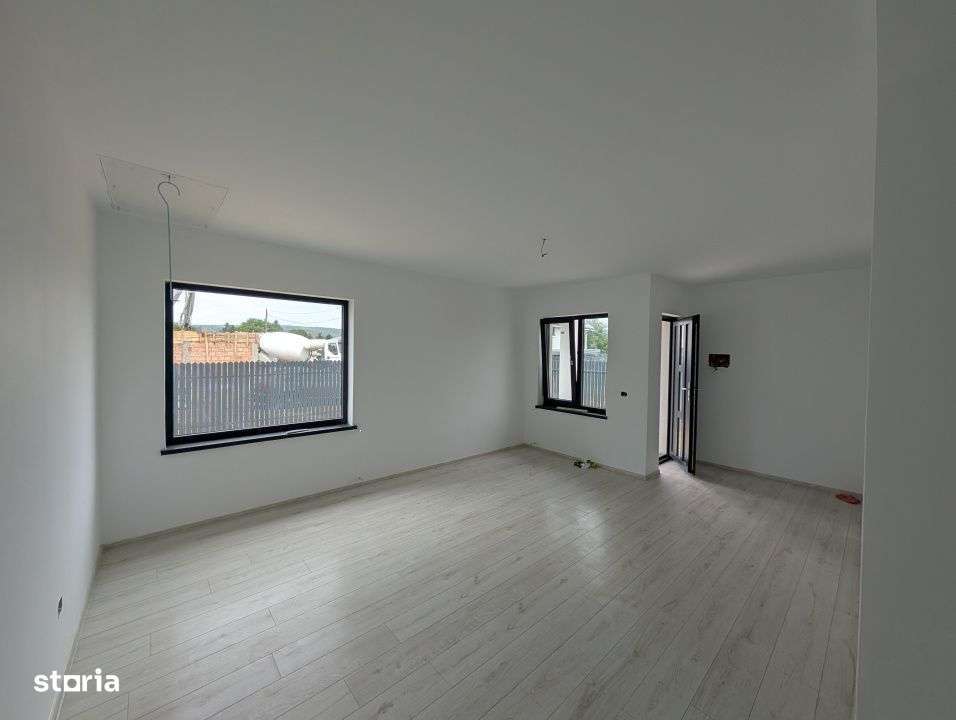 Casa 2025 Lilieci Rozelor (Apa, Canalizare, Gaz) terasa + beci - Imagine principală: 2/13