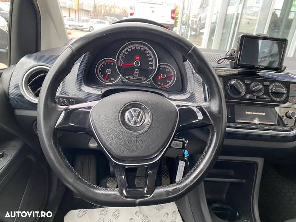 Volkswagen up! 1.0 MPI High - 24